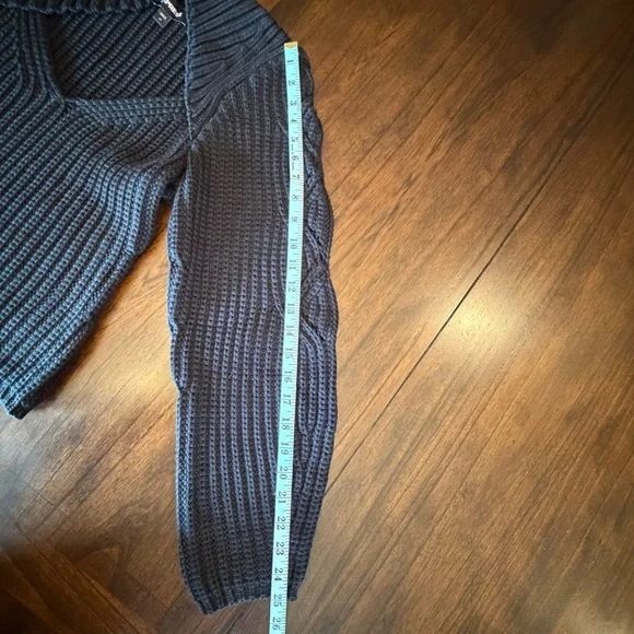 Express Chunky Knit Ribbed Long Sleeve Designed Poof Sleeve Sweater, Size Medium - Picture 10 of 13